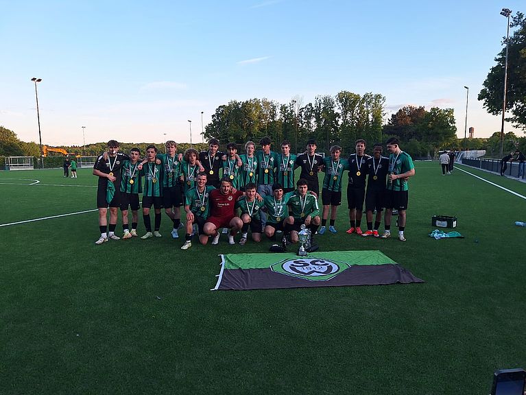 Pokalübergabe an die A Junioren des SC Wegberg