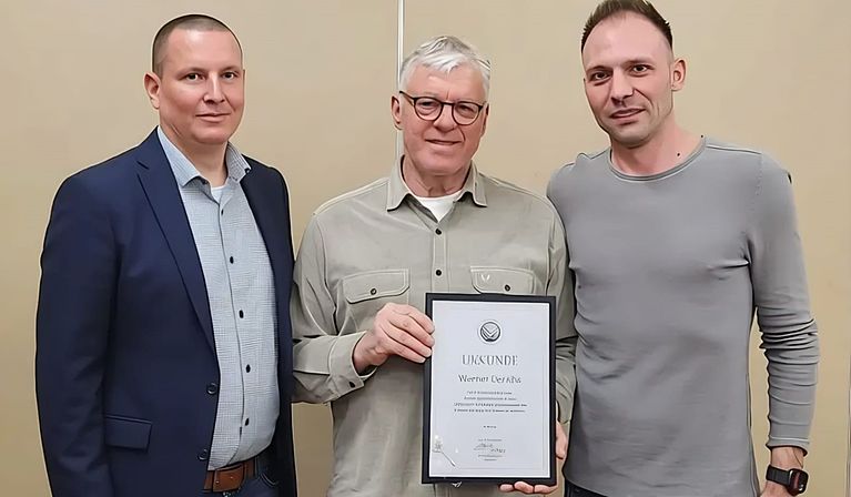 Werner Derichs erhält Goldene Verdienstnadel des FVM